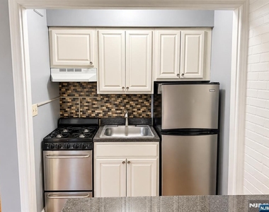 306 Grafton - Photo Thumbnail 2