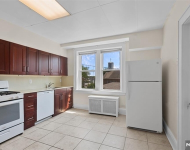 60-62 Elmwood - Photo Thumbnail 4