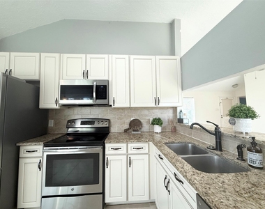 9838 Golden Eagle Street - Photo Thumbnail 17