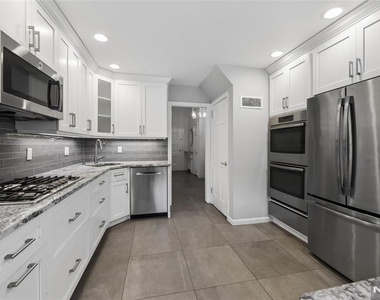 585 W Englewood - Photo Thumbnail 9