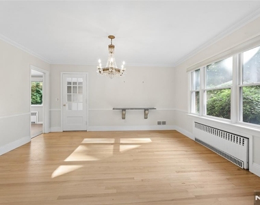 585 W Englewood - Photo Thumbnail 5