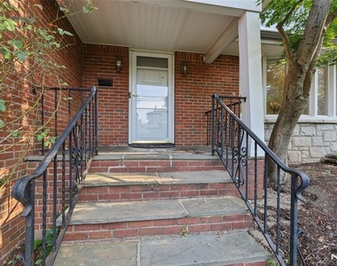 585 W Englewood - Photo Thumbnail 2