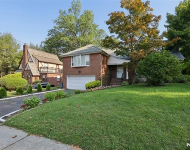 585 W Englewood - Photo Thumbnail 1