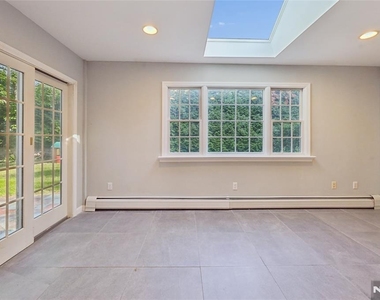 585 W Englewood - Photo Thumbnail 6