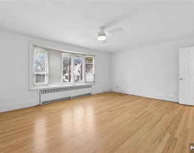 585 W Englewood - Photo Thumbnail 12