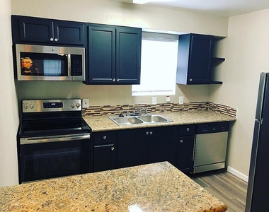 3700 Pine Manor Lane - Photo Thumbnail 3