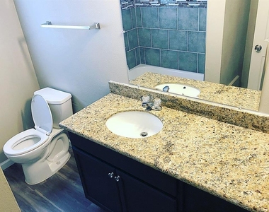 3700 Pine Manor Lane - Photo Thumbnail 4