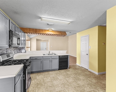 8538 Doskocil Drive - Photo Thumbnail 14