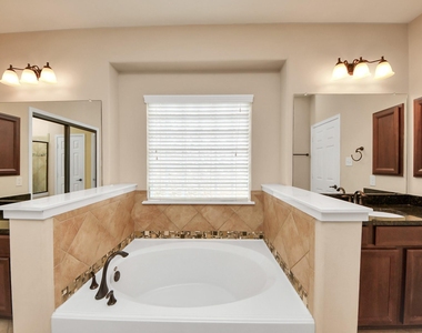 18006 E Williams Bend Drive - Photo Thumbnail 41