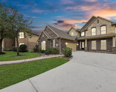 18006 E Williams Bend Drive - Photo Thumbnail 10