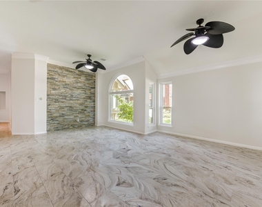15831 Laurel Cove - Photo Thumbnail 2