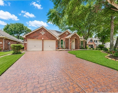 15831 Laurel Cove - Photo Thumbnail 32