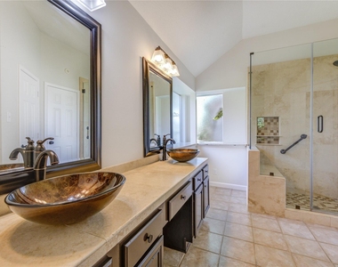 15831 Laurel Cove - Photo Thumbnail 12
