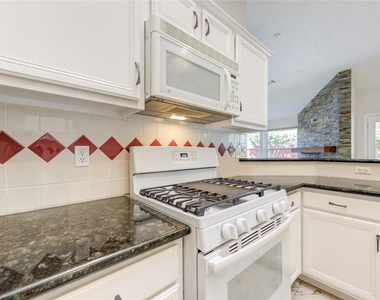 15831 Laurel Cove - Photo Thumbnail 20