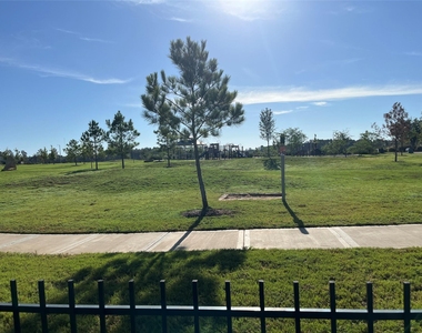 16154 Sugar Falls Drive - Photo Thumbnail 11
