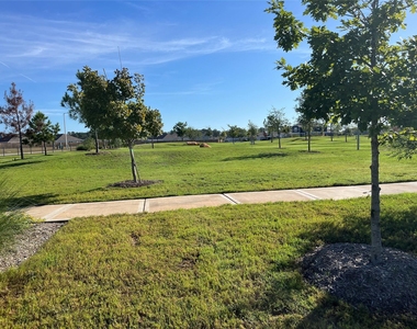 16154 Sugar Falls Drive - Photo Thumbnail 12