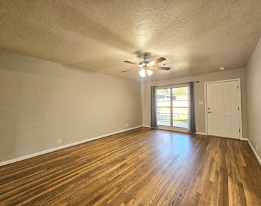 2618 San Jacinto Drive - Photo Thumbnail 2