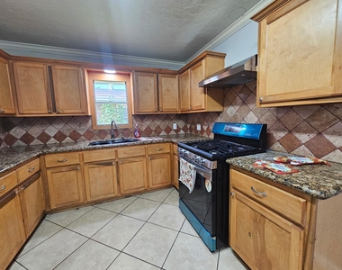 2618 San Jacinto Drive - Photo Thumbnail 7