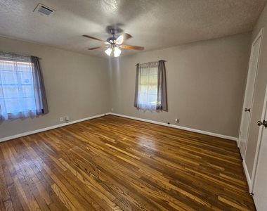 2618 San Jacinto Drive - Photo Thumbnail 10