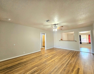 2618 San Jacinto Drive - Photo Thumbnail 3