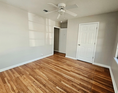 2618 San Jacinto Drive - Photo Thumbnail 19