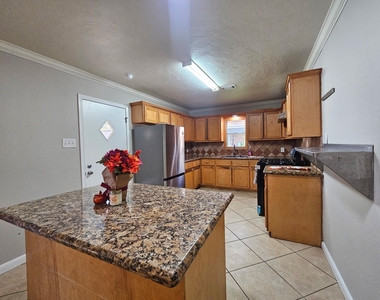 2618 San Jacinto Drive - Photo Thumbnail 6