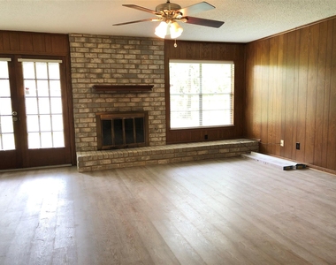 303 Dogwood Street - Photo Thumbnail 4