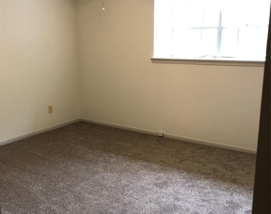 303 Dogwood Street - Photo Thumbnail 17