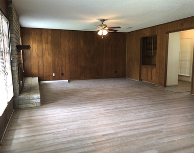 303 Dogwood Street - Photo Thumbnail 5
