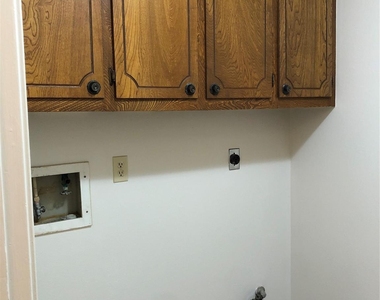 303 Dogwood Street - Photo Thumbnail 12