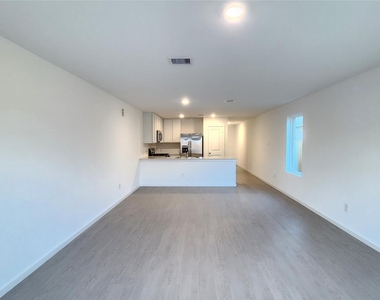 26735 Feather Reed Drive - Photo Thumbnail 8