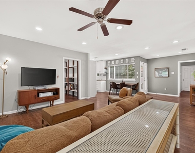 5454 Creekbend Drive - Photo Thumbnail 8