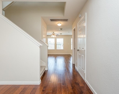 8438 Resada Park Lane - Photo Thumbnail 6