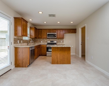 8438 Resada Park Lane - Photo Thumbnail 12
