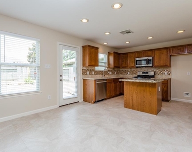 8438 Resada Park Lane - Photo Thumbnail 11