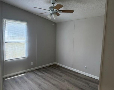 238 Northlawn - Photo Thumbnail 10