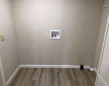238 Northlawn - Photo Thumbnail 7