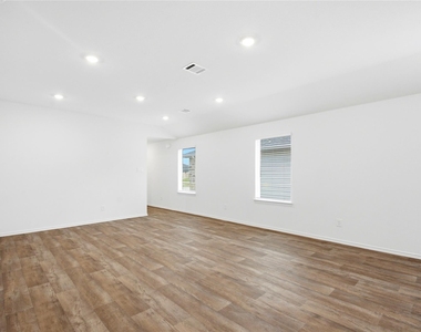 3014 Liams Tower Ln - Photo Thumbnail 4