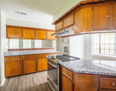 102 Sue Lane - Photo Thumbnail 6