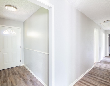 102 Sue Lane - Photo Thumbnail 7