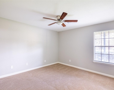 102 Sue Lane - Photo Thumbnail 8