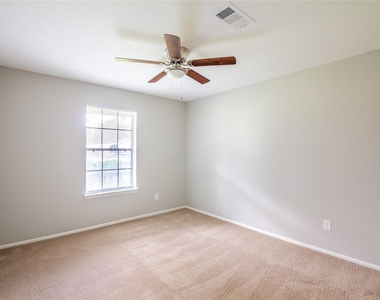 102 Sue Lane - Photo Thumbnail 9
