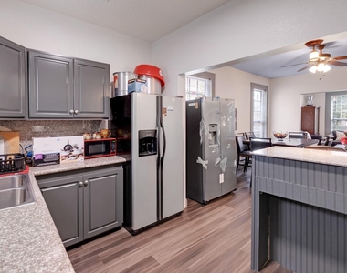 4409 Avenue K - Photo Thumbnail 12