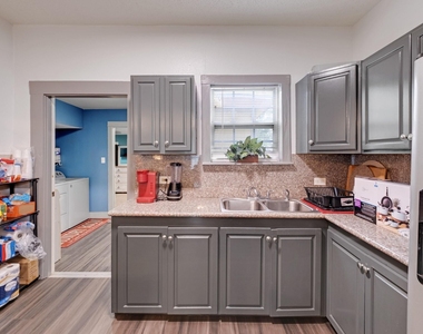 4409 Avenue K - Photo Thumbnail 14