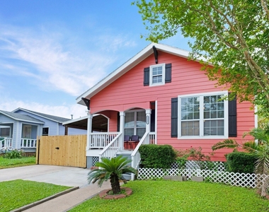 4409 Avenue K - Photo Thumbnail 2