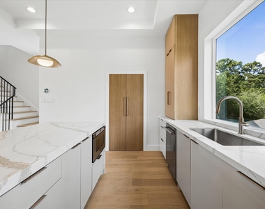 1220 Gregg Street - Photo Thumbnail 3