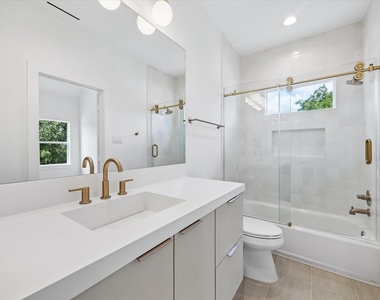 1220 Gregg Street - Photo Thumbnail 12