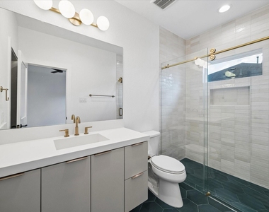 1220 Gregg Street - Photo Thumbnail 15