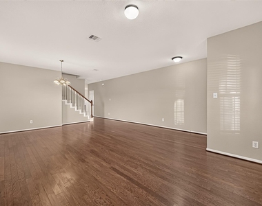 611 Blue Oasis Court - Photo Thumbnail 6
