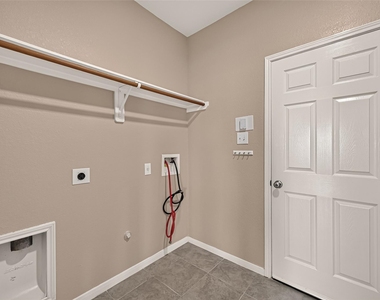 611 Blue Oasis Court - Photo Thumbnail 22